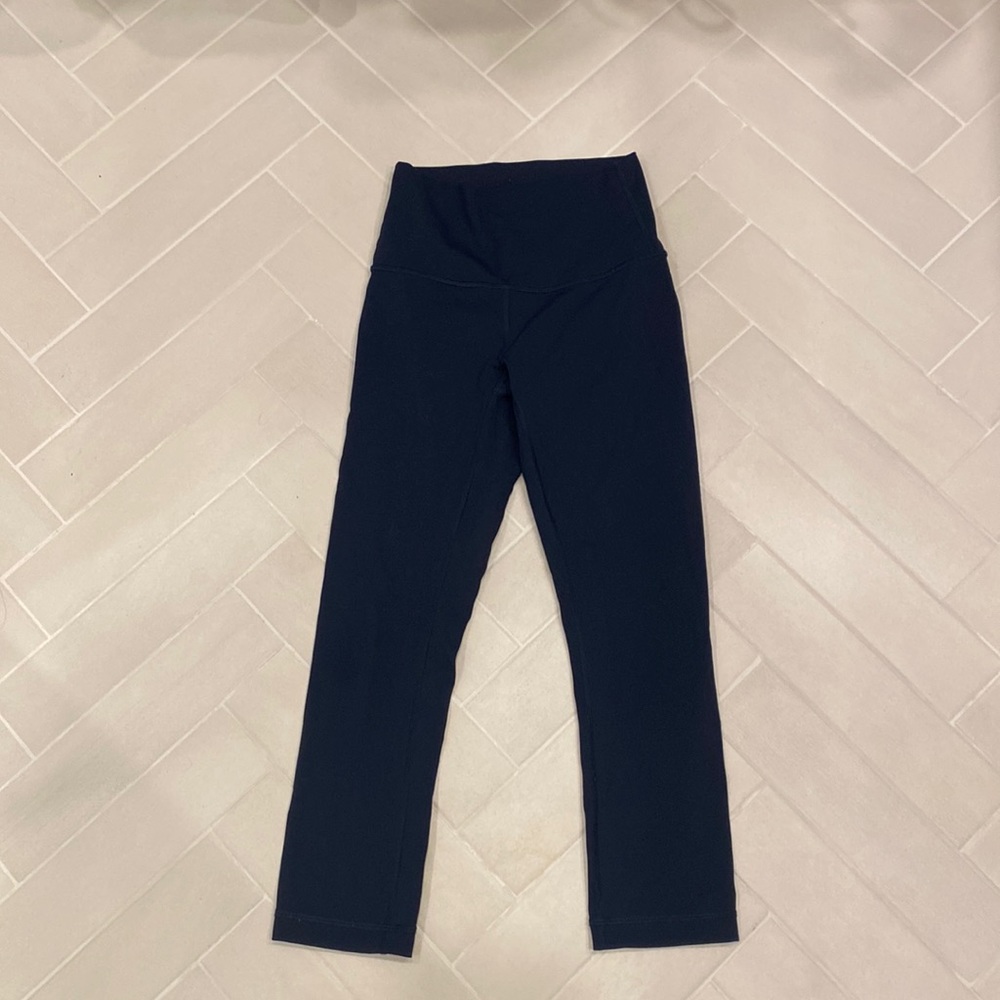 Women’s cropper navy lululemon leggings, size 2. In great condition.